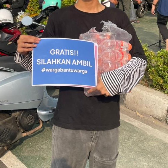 greencitzen's tweet photo. Abis tuker tiket otw support teman-teman yang turun hari ini.

Minjen otw ke DPR 🏃🏃‍♀️ https://t.co/d5ThBvWEs9