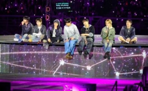 ikooquitto's tweet photo. a ursa maior presente no final do mv, ela é a constelação que liga a tatuagem de cada um, e ela aparecendo quando todos estão juntos já CHEGA BTS CHEGA DE ME FAZER CHORAR https://t.co/wUq2UZxmbz