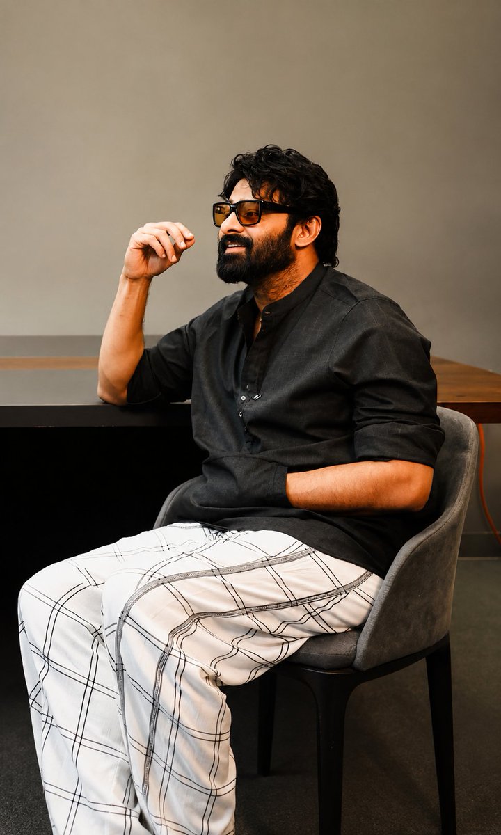 7799RAJU's tweet photo. Same to same looks but different
#Fauzi and #spirit both films okkate look ๐ฅ๐ฅ
Em plan chesthunnaru ayya @hanurpudi @imvangasandeep vanga god ๐ฅ
#parbhas #prabhasfans #Rebelwood https://t.co/nylQAfRCB2