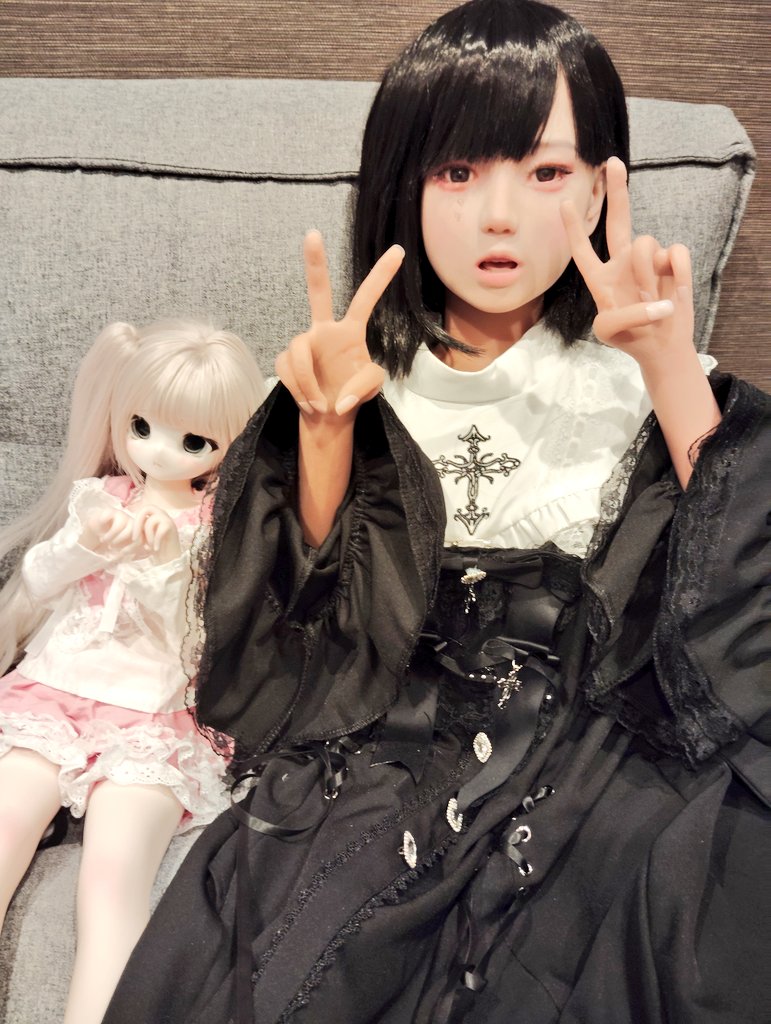 yamitai_Girl's tweet photo. 金曜日お疲れ様です~🍵
やっとボディが届いたので新しい子を紹介します
AXBDOLLの#93ヘッドです
比奈ちゃんと比べると大きいですが、身長は110cmの女の子です😊
写真だと分か���づらいですが小麦肌の子でとても可愛いです(*^^*)
#AXBDOLL #ラブドール https://t.co/DimRCLiU4v