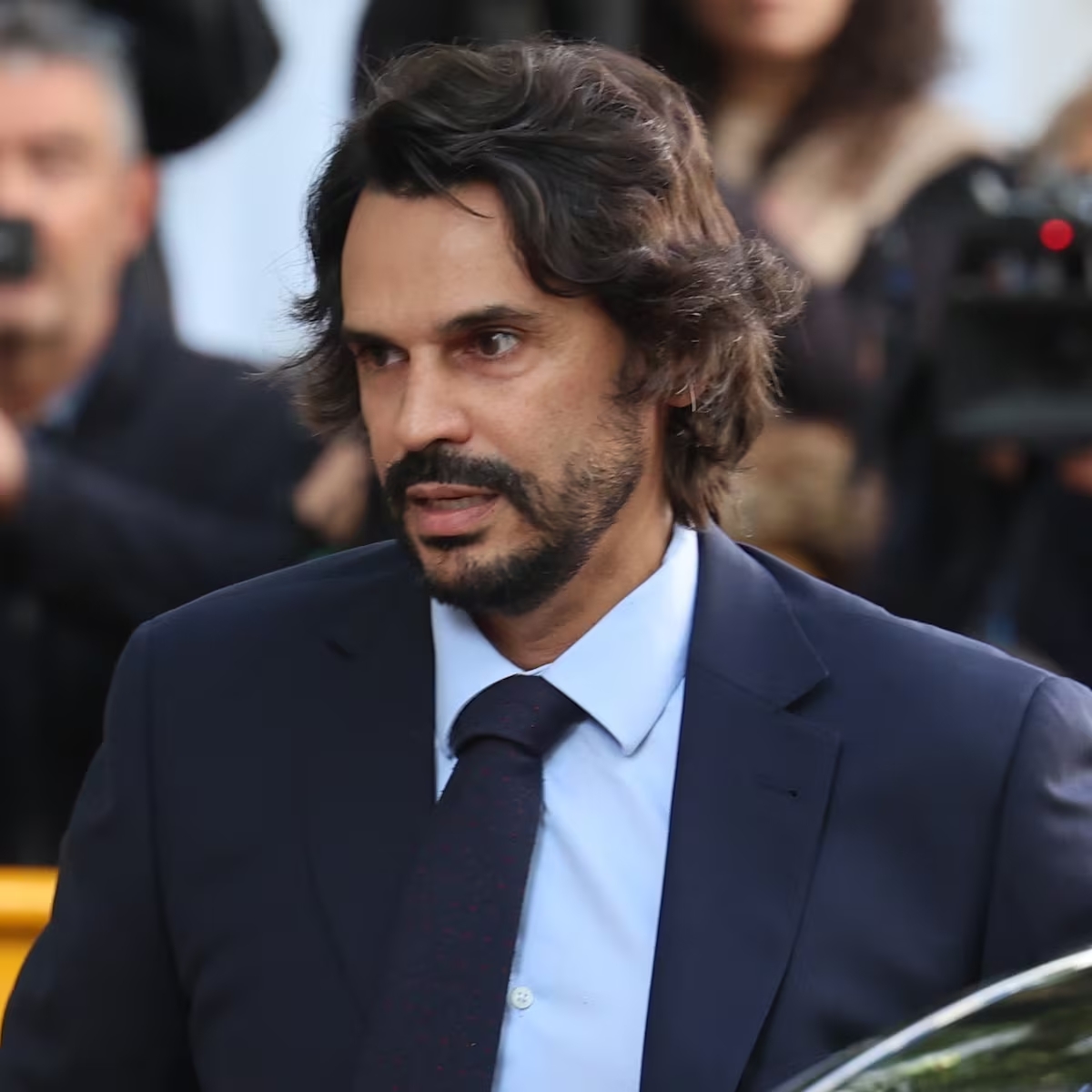 Apu_elrojo's tweet photo. PAREJA: Isabel Díaz Ayuso.

PATRIMONIO: 2 áticos de 1 millón de euros cada uno, un Maserati y 4,4 millones de comisiones en 19 cuentas bancarias.

PROFESIÓN: Técnico Sanitario.

No es magia, es corrupción. https://t.co/EGUuWfRGEn