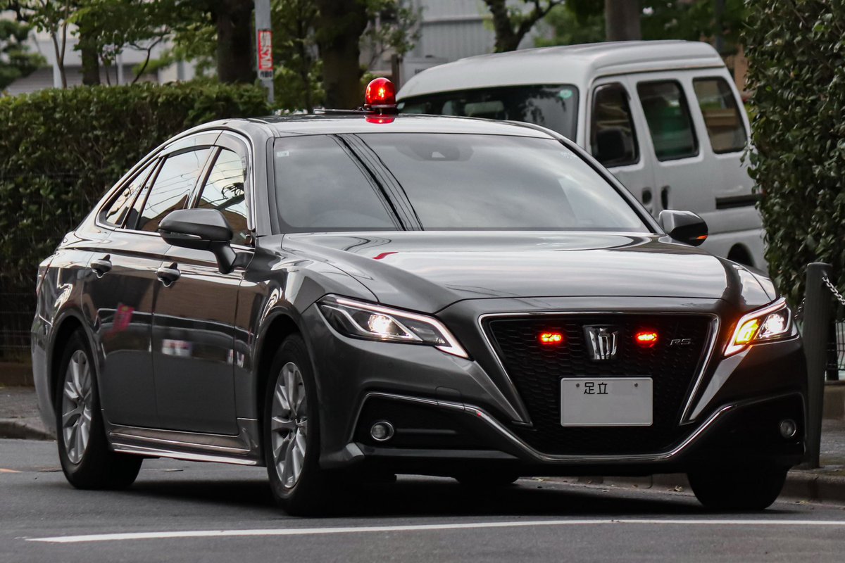 JC15_Chuo209's tweet photo. 警視庁　交通部　交通機動隊
220系クラウンRSガンメタ

今年度、警視庁では二台目となるガンメタRSが配備され運用開始。
#警視庁 #クラウン #覆面パトカー https://t.co/Q33rZjlvhT