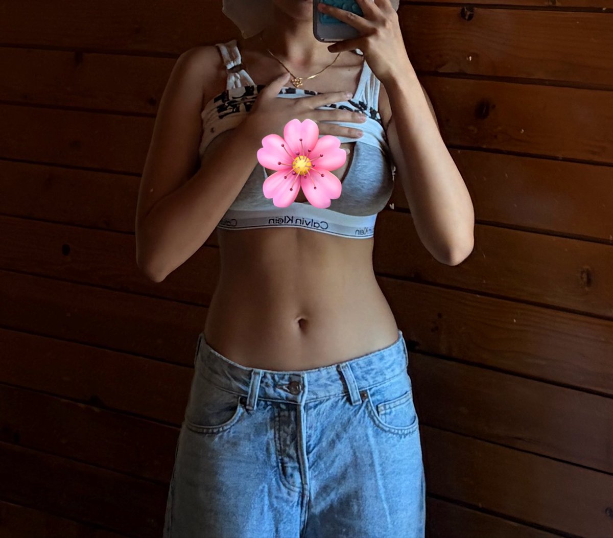 lily tweet media