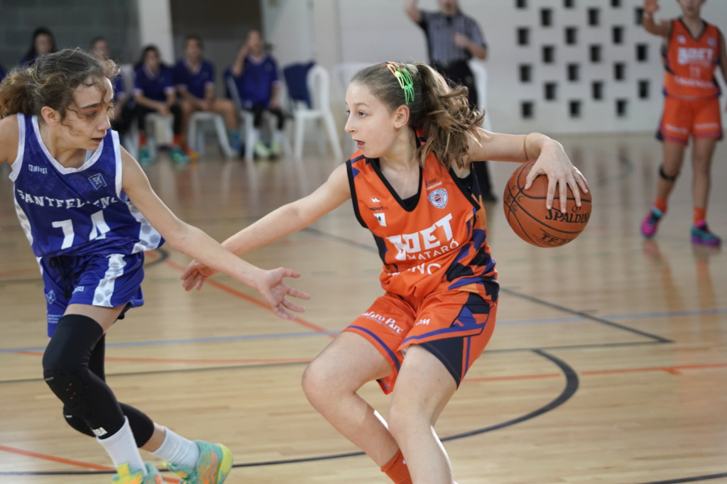 FCBQ's tweet photo. 📢 Estatal de clubs Mini Femení i Masculí amb presència de 6 equips catalans!

El #FEBMini2026 compta amb BBC-Joventut, CB Santfeliuenc i Boet Mataró en noies, i Barça, Basket Almeda i CB L'Hospitalet en nois, com a representants del #BàsquetCatalà!

➡️ https://t.co/RJH4fIEBuS https://t.co/rRDgoIeRBe