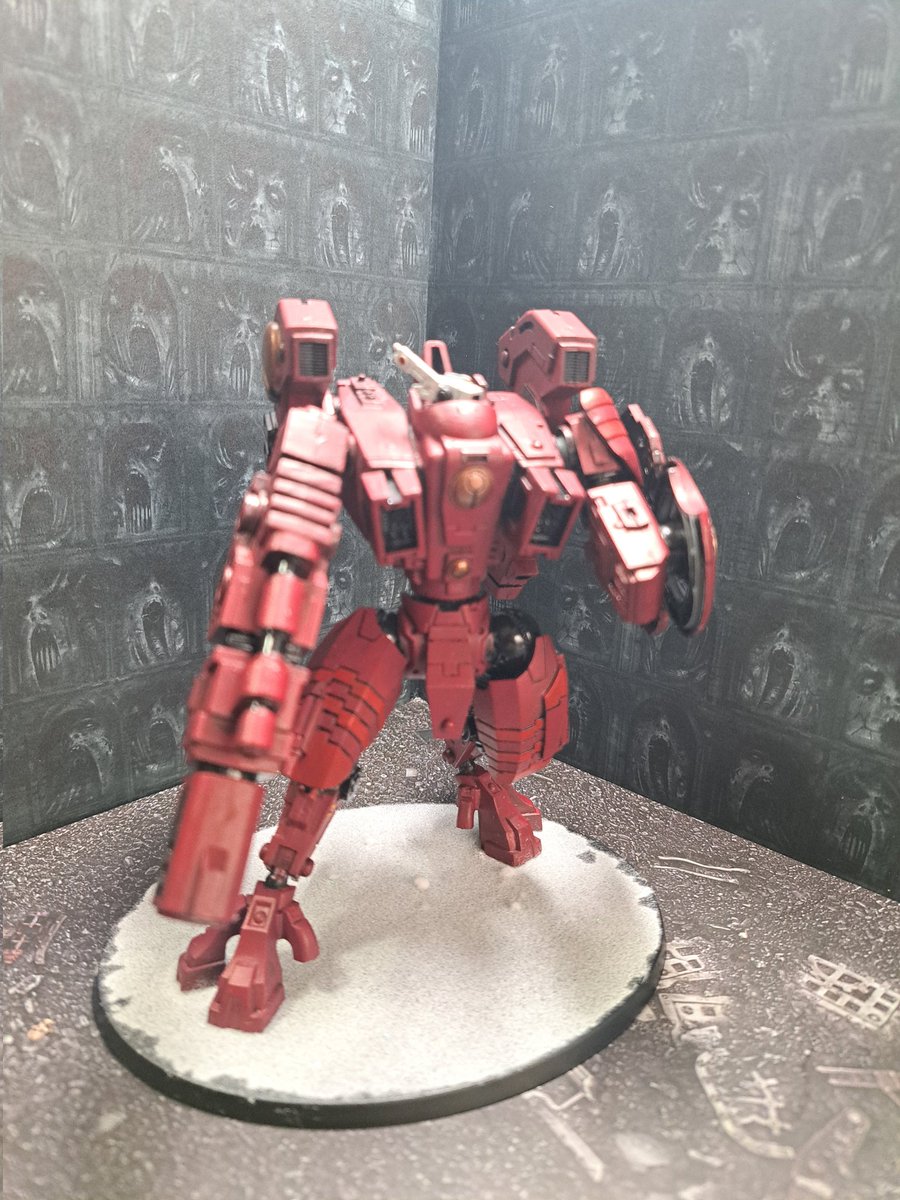 jun61296's tweet photo. タウ・エンパイア－
リップタイド・バトルスーツ完成です！
ざっくり半年くらいかかりましたね笑
ベースは雪は降った後って感じにしてみました。
大きいし頼もしいタウのナイトって感じですね~
対戦で活躍するのが楽しみです！
#warhammer
#Warhammer_40000
#ウォーハンマー
#タウ https://t.co/RPQ1ySXLhN