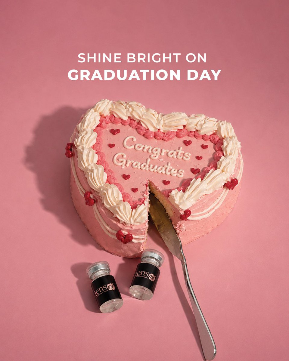 Lensme's tweet photo. 🎓✨️
لحظات النجاح لا تكتمل إلا بمشاركة من تحبين ❤️,
احتفلي بإنجازك بأسلوبك الخاص
#lensme #graduation https://t.co/bKV0UcygiO