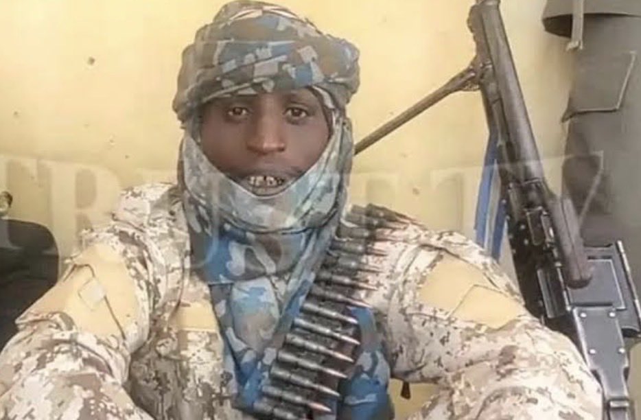 wisdomfrommmou's tweet photo. Nigerians are playing, when your ready to wake up and acknowledge who your enemy is that’s when you will receive your freedom. Who are these white men giving guns to Fulani terrorist ? If you don’t know one of the guys here is Bello Turji a known terrorist in zamfara. https://t.co/HkyXTuO0q8