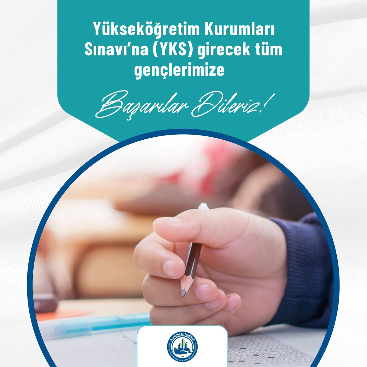 BayndrMemurSen's tweet photo. Yükseköğretim Kurumları Sınavı’na (YKS) girecek tüm gençlerimize başarılar dileriz.

Uzun ve yoğun bir hazırlık sürecinin ardından hayallerine bir adım daha yaklaşmak için sınav sıralarına oturacak öğrencilerimizin emeklerinin karşılığını almasını temenni ediyoruz.

Geleceğimizin teminatı olan gençlerimizin bilgi, azim ve gayretle çıktıkları bu yolculukta başarılı sonuçlar elde etmelerini diliyor; sınava katılacak tüm öğrencilerimize zihin açıklığı, gönül ferahlığı ve kolaylıklar temenni ediyoruz.

Cenab-ı Allah emeklerini bereketlendirsin, yollarını ve bahtlarını açık eylesin.

#YKS2026 #Başarılar