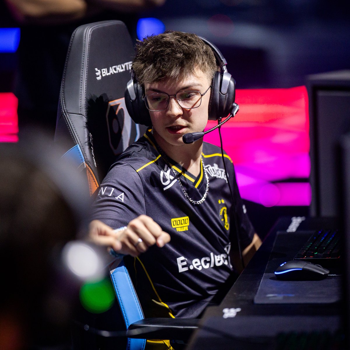 RocketBaguette's tweet photo. ✅ @ZENRLL VALIDE SA PLACE EN PLAYOFFS 1V1 #RLCS ! 💥

3-1 vs. TempoH 🇩🇰
3-2 vs. Nass 🇲🇦

Notre Français débutera directement en Upper Bracket demain ! 🔥