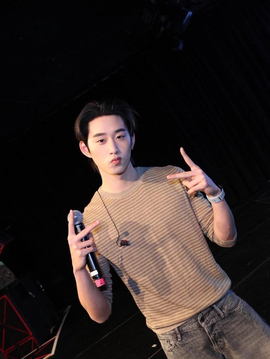 GMMTV's tweet photo. พร้อมกันหรือยังทุกคน เราสองคนพร้อมแล้วนะ รีบๆ มากันนะครับ คิดถึงแล้ว!!! 

Everyone, are you ready? We’re all set and ready to go! Come join us soon  we already miss you!!! 

#WilliamEstFMinFrankfurt 
#GMMTV https://t.co/ZYKQkqbQpx