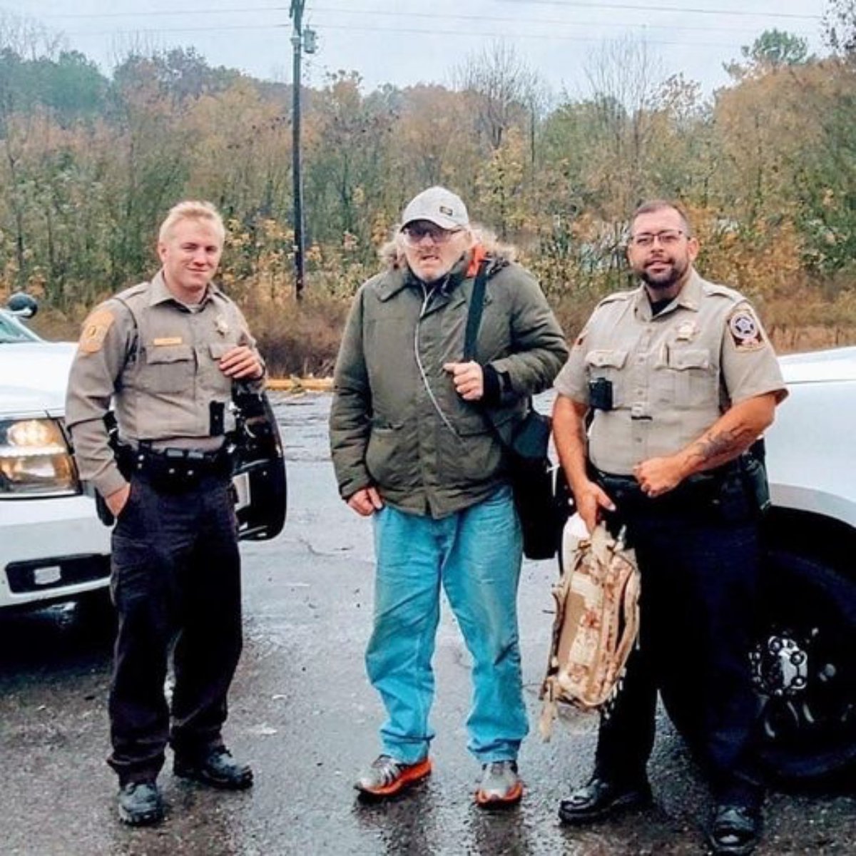 feelgoodtale's tweet photo. On Wednesday in Alabama, a Walker County Sheriff's Office Deputy came across a man walking down the road with an oxygen tank and learned he is a Disabled American Veteran trying to walk/hitchhike from the Jasper area to Huntsville for a Dr. Appointment he was told he could not miss. With no way to get there, he said he started walking.

The deputy acted quickly and escorted the Gulf War Veteran to the Cullman County line where a Cullman Sheriff Deputy picked him up.

The deputy then transported him to the Morgan County Line where a Morgan County Sheriff Deputy took over and met a Madison County Sheriff Office Deputy in Huntsville who finished the trip and took the man to his appointment.

After an overnight stay, we were happy to do it all again today..... in reverse to help get the man back home. We are thankful for our Veterans and were honored to play a small role in supporting this man who gave a great deal for our country!” 🇺🇸 ❤️

Credit: Morgan County Sheriff's Office