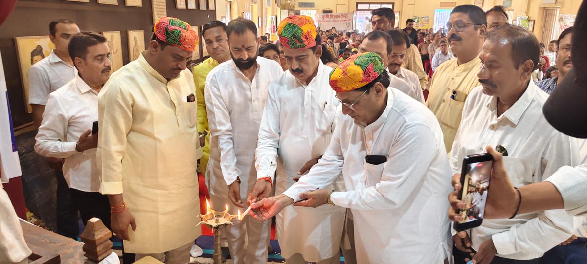 PatelNarayan100's tweet photo. PM @narendramodi जी के कार्यकाल के 12 वर्ष पूर्ण होने के उपलक्ष्य में कृषि विज्ञान केंद्र इंदौर में प्राकृतिक खेती करने वाले किसानों की कार्यशाला के शुभारंभ मैं सहभागिता की।
#कृषक_कल्याण_वर्ष_2026 
#KhetBachaoAbhiyan
#किसान_कल्याण_वर्ष_2026
#12YearsOfKisanKalyan
#12YearsOfSeva https://t.co/AHkQ97m0s1
