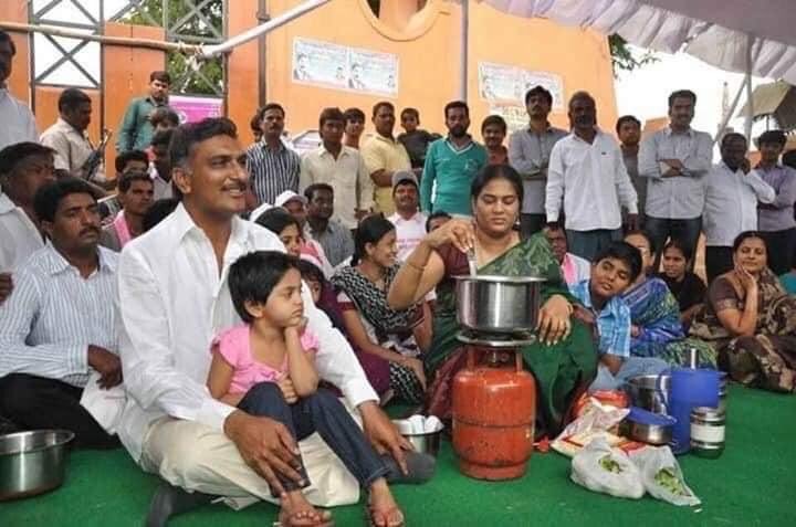 BRSHarish's tweet photo. 15 years ago today, on June 19, 2011, I participated in the historic Vanta-Varpu at Hitech City, a landmark protest that united people across Telangana in the movement for self-respect and statehood.

A proud chapter in our struggle. ✊

#MajorThrowback #JaiTelangana https://t.co/1SnAY0ebuM