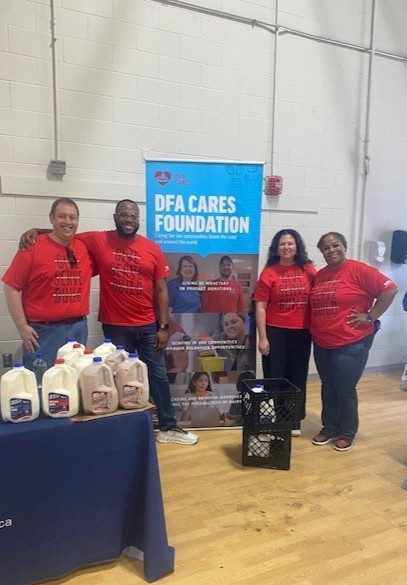 dfamilk's tweet photo. Families lined up. Kids grabbed cheese sticks. Neighbors slowed down enough to talk.

At Juneteenth celebrations across Kansas City, DFA employees showed up with local partners to share milk, yogurt, and cheese through DFA Cares.

The food mattered, but the connection meant more. https://t.co/SF9N6K3UQM