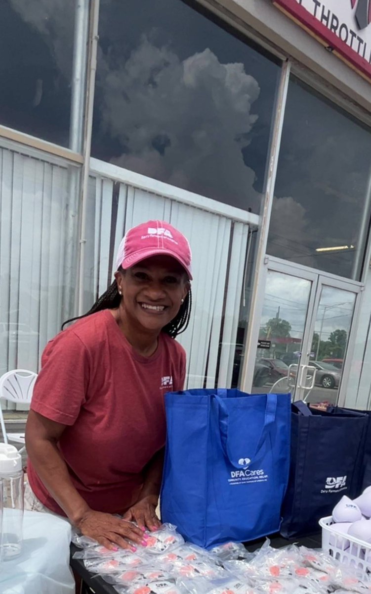dfamilk's tweet photo. Families lined up. Kids grabbed cheese sticks. Neighbors slowed down enough to talk.

At Juneteenth celebrations across Kansas City, DFA employees showed up with local partners to share milk, yogurt, and cheese through DFA Cares.

The food mattered, but the connection meant more. https://t.co/SF9N6K3UQM