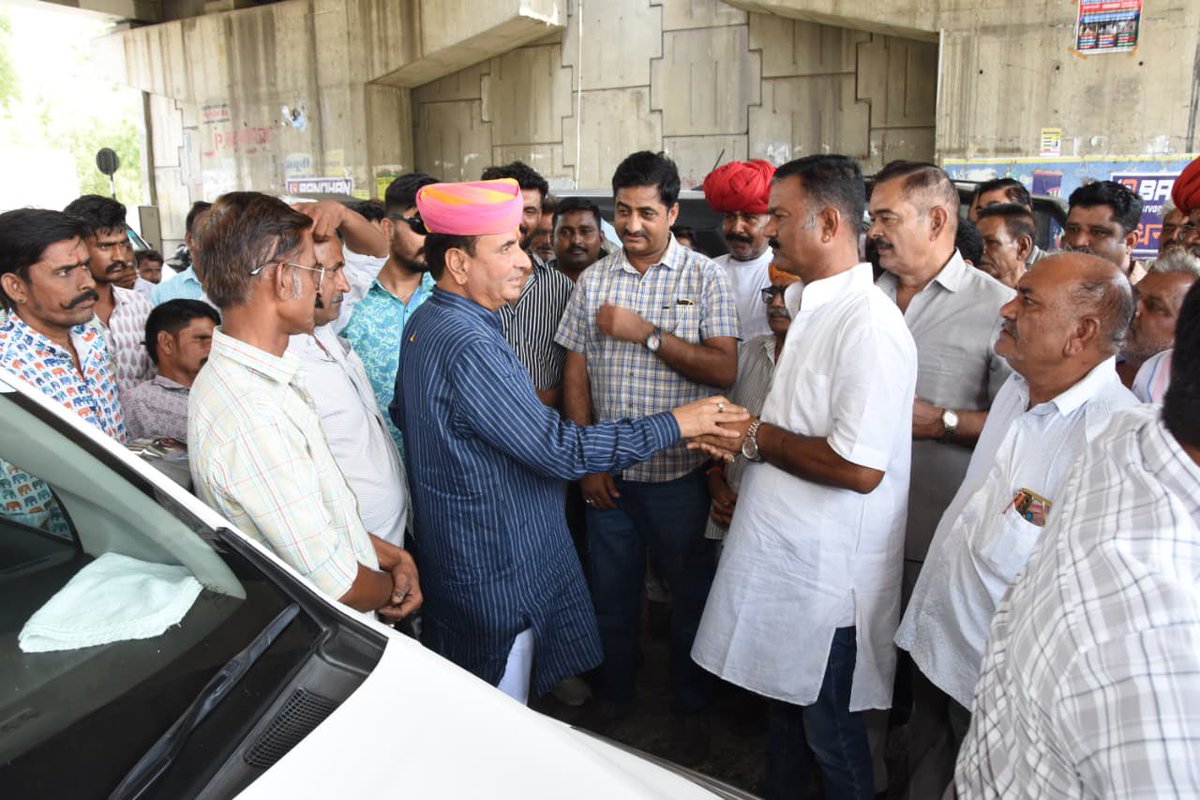 DharmendraS_inc's tweet photo. आज जालौर प्रवास के दौरान सांडेराव में श्री जयदेव सिंह राणावत जी के नेतृत्व में ग्रामीणों से आत्मीय भेंट एवं संवाद हुआ। इस अवसर पर ग्रामीणों द्वारा दिए गए स्नेह, सम्मान एवं स्वागत के लिए सभी का हृदय से आभार व्यक्त करता हूं।

इस दौरान बैठक में EWS सरलीकरण पर सार्थक चर्चा की। https://t.co/AZ815QXqqy