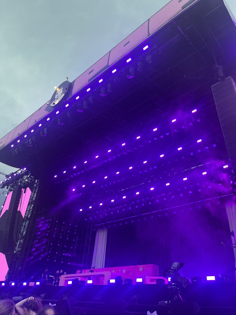 weallplasticine's tweet photo. finally arrived wdym i‘m seeing tøp in a few hours https://t.co/WZY7D2dPqL