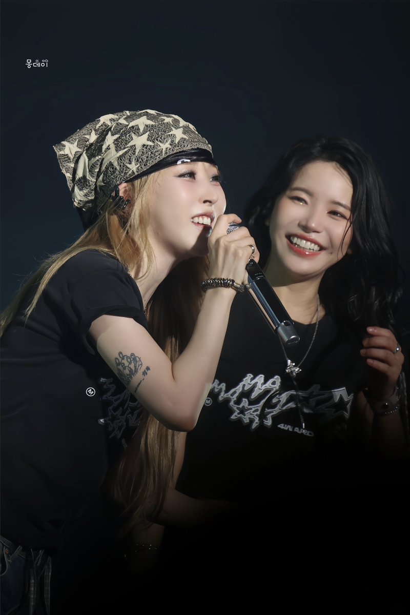 mondayblue__s's tweet photo. 260619 마마무 서울 콘서트 첫콘

🐹🐰

#마마무 #솔라 #문별
#MAMAMOO #SOLAR #MOONBYUL https://t.co/76ixBtnYZh