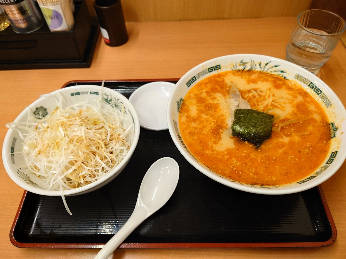tomomiyata's tweet photo. 仕事終わりに日高屋でピリ辛とんこつネギラーメン🍜

個人的にラーメン界で1番好きなラーメン https://t.co/Vx34841GDP