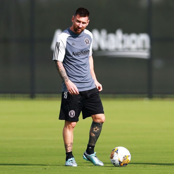 fcbfn_live's tweet photo. 🚨🗣️ David Beckham:

“When Messi started training with Inter Miami, I came to training at 7 a.m. every week just to watch him.” 🐐⚽️❤️ https://t.co/VuYzlKQGTX