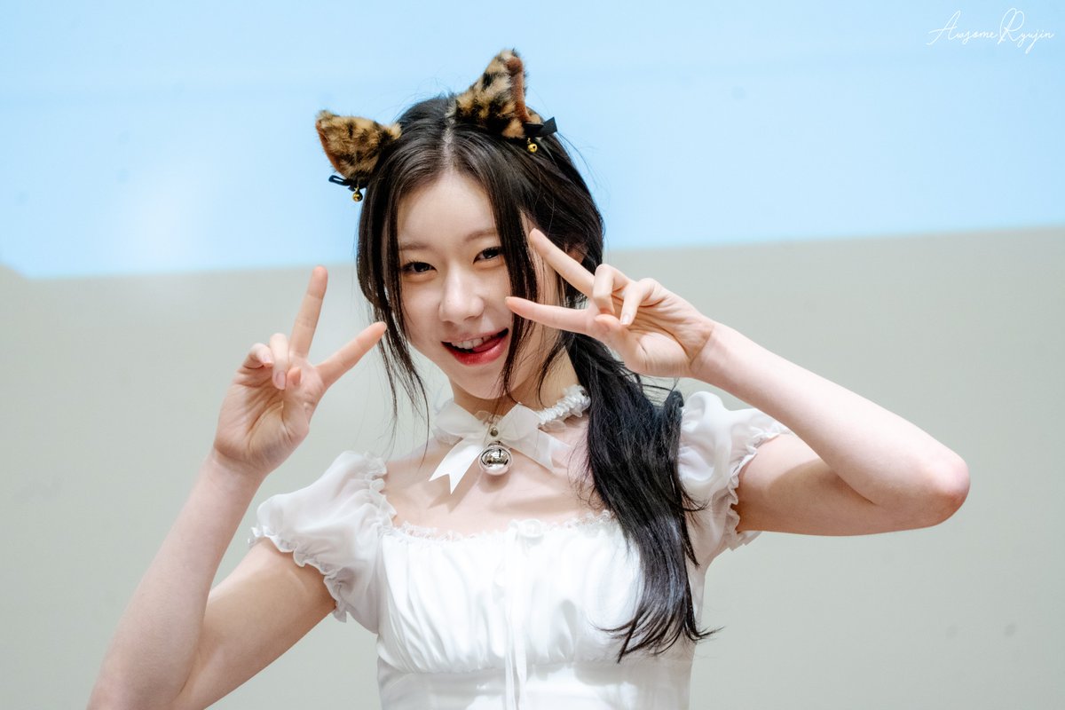AwsomeRyujin's tweet photo. 260612 MS #ITZY #있지 #CHAERYEONG #채령 

다시 보니 역시 채령이는 사막여우상이 분명해 https://t.co/Z8klXVKg5E