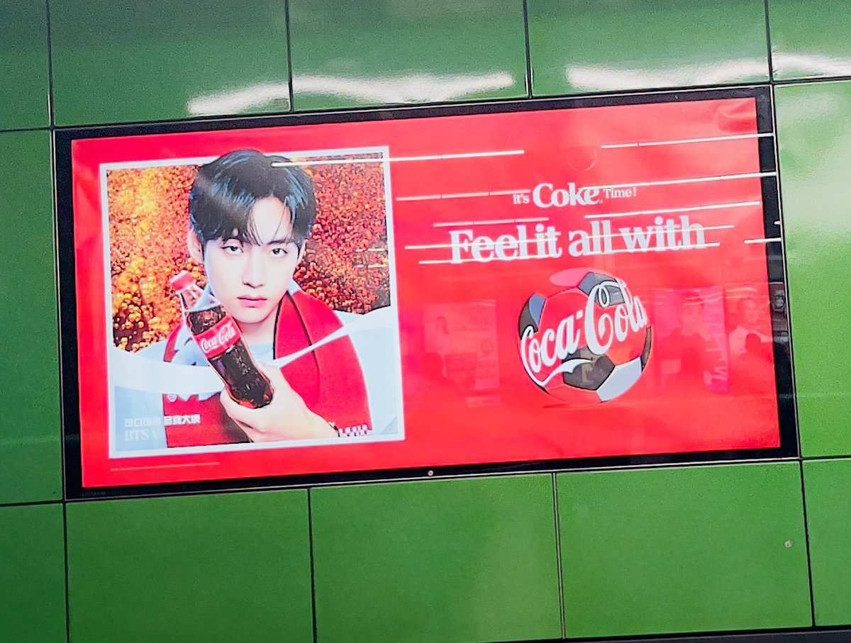neneth211's tweet photo. So far, I have spotted Kim Taehyung’s Coca-Cola ads Lok Fu and Tai Wo Hau Hong Kong MTR stations. 

BORAHAE TAEHYUNG https://t.co/ysSNCAbPep