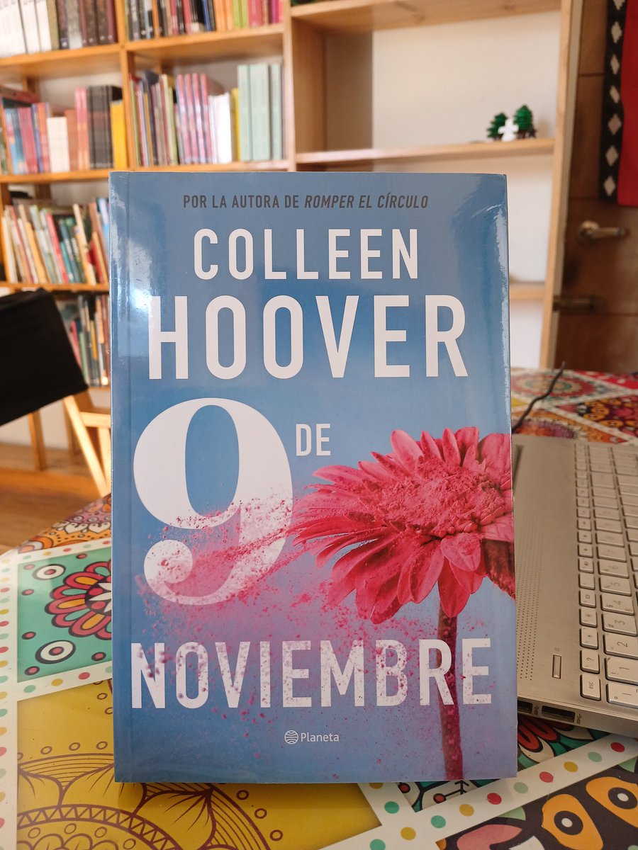 chehueque's tweet photo. Con las últimas novelas juveniles de Collen Hoover, incluyendo Layla, la más reciente de todas, ya comienza nuestro viernes lector, en el inicio de las vacaciones escolares... 📚🦙🧙‍♂️🐈👌 https://t.co/QLPuJjgxdC
