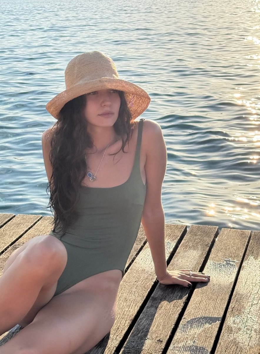 mavgfx's tweet photo. mulher mais linda que já pisou nessa terra. https://t.co/xSOo4fwc00
