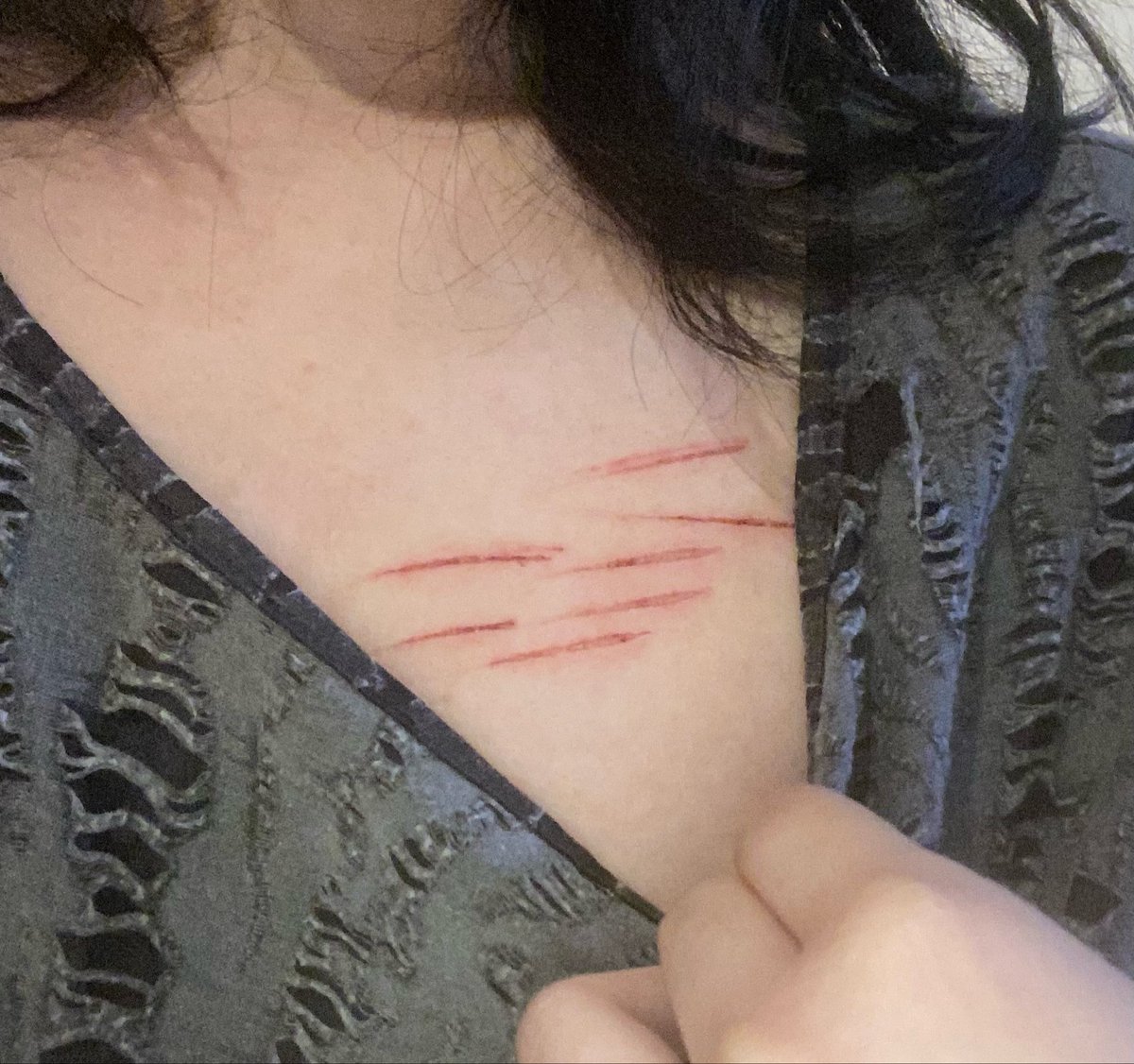 Violet620360911's tweet photo. My styros above my breast from 2 days ago. The whole sesh was a huge fail so I wasn’t planning on posting it, but here I am:/ #styrotwt #slittwt #shtwt #shedtwt https://t.co/DlEixJAmeG