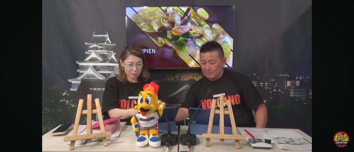 8CCIlfvUCnJ4BZr's tweet photo. 今節は大変残念ながら唯ちゃんと森内章之さんのスピチャン本放送がなくタレ流し放送なので単独放送となる #VOLCANOLIVE バー子さんと潤さん２日目。
審議や写真判定のVTRがすぐ流せない理由をリスナーさんにわかりやすく説明するバー子先生🧑‍🏫
潤さんバー子さんに振り回される🤭
#津田三七子
#岩見潤 https://t.co/t6XxsVYLmp