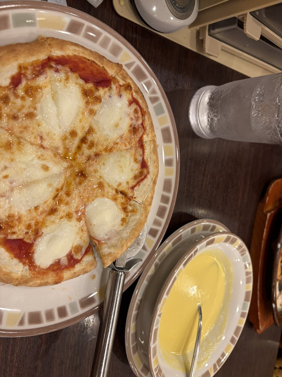 lockontime's tweet photo. おじさんとサイゼ https://t.co/FH4kEk7ufF