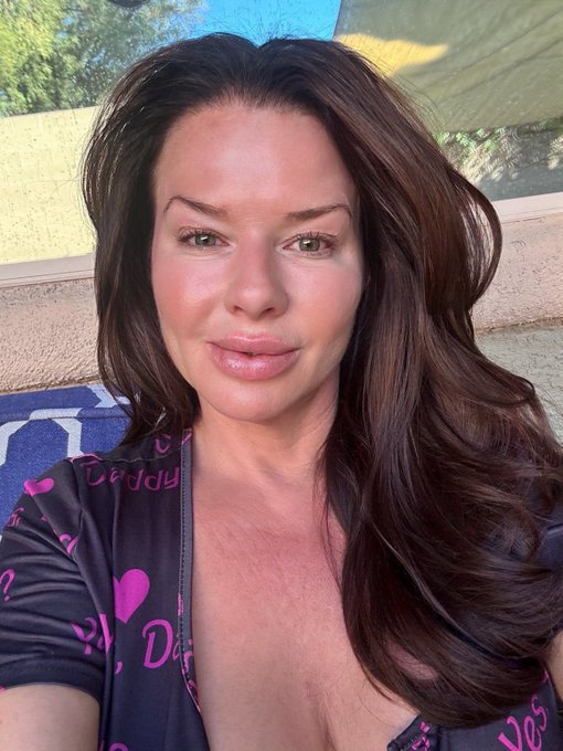 Veronica Avluv Thee One And Only - Good Morning and Happy Friday everyone!!! https://t.co/HJR5XW8uPo