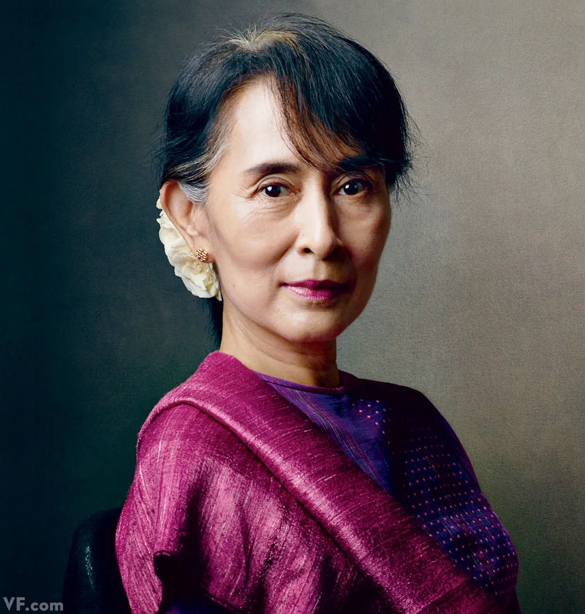 Yel_Yint's tweet photo. happy 81st birthday to the leader of my motherland, #AungSanSuuKyi.
//
hope you will be free from the hands of evil military dictators really soon. 🙏🙏🙏

photo credits: @VanityFair https://t.co/s8pxsWJQGG