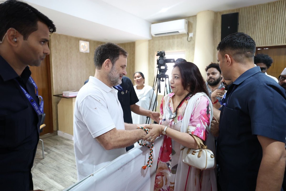 khan_tannam's tweet photo. It was a privilege to meet  @RahulGandhi Ji on his birthday and extend my heartfelt greetings and best wishes to him personally. The occasion provided an opportunity to convey our respect, admiration, and gratitude for his leadership and commitment to the values of democracy, social justice, and inclusive development. Wishing him good health, happiness, and continued success in serving the nation and strengthening the organization. 

#HappyBirthdayRahulGandhi ji