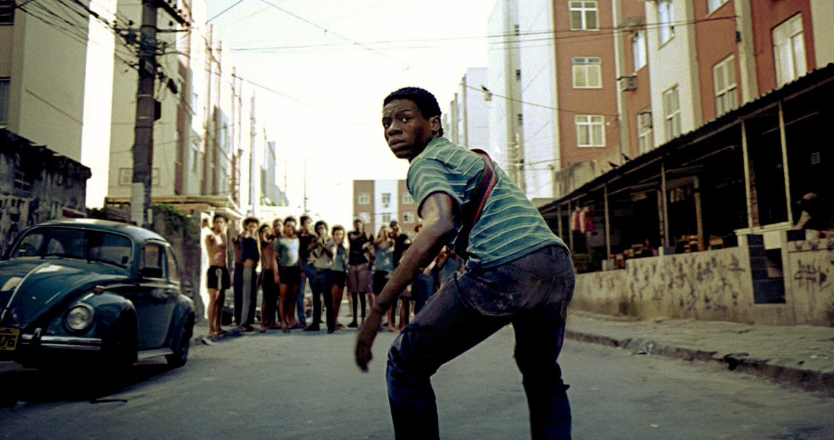 oxentepipoca's tweet photo. Os melhores filmes brasileiros de todos os tempos, segundo votação organizada pelo O Globo com 185 profissionais do cinema:

1. Central do Brasil (Walter Salles)
2. Deus e o Diabo na Terra do Sol (Glauber Rocha)
3. Cidade de Deus (Fernando Meirelles e Kátia Lund)
4. Cabra Marcado para Morrer (Eduardo Coutinho)
5. Vidas Secas (Nelson Pereira dos Santos)
6. Pixote, a Lei do Mais Fraco (Héctor Babenco)
7. Bye Bye Brasil (Cacá Diegues)
8. Limite (Mário Peixoto)
9. Terra em Transe (Glauber Rocha)
10. A Hora da Estrela (Suzana Amaral)

13. Ainda Estou Aqui (Walter Salles)
16. São Paulo Sociedade Anônima (Luiz Sergio Person)
17. O Som ao Redor (Kleber Mendonça Filho)
20. O Pagador de Promessas (Anselmo Duarte)
23. O Agente Secreto (Kleber Mendonça Filho)
25. Jogo de Cena (Eduardo Coutinho)
36. O Céu de Suely (Karim Aïnouz)
38. Mar de Rosas (Ana Carolina)
40. Manas (Marianna Brennand)