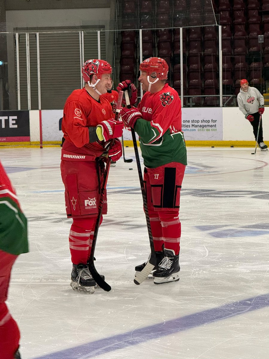 BB33testimonial's tweet photo. Guys were dialling it in this morning with @Tacosteve10 putting in some face off work ready for the opening draw tomorrow 🤣 https://t.co/gmvUAABZ3a