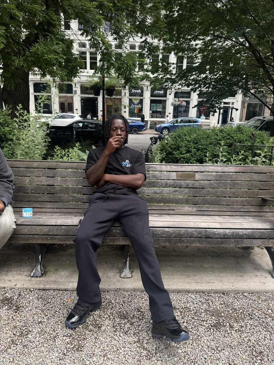 daysheion's tweet photo. downtown toronto ⁶𓅓 https://t.co/vEgaTvPjCe
