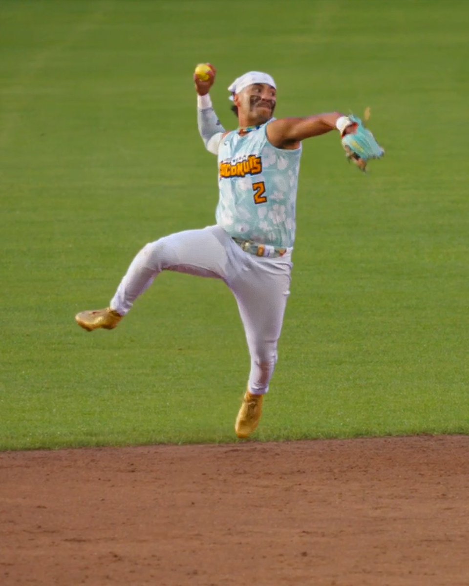 BananaBall_'s tweet photo. Banana Ballers are some of the most unique athletes on the planet 🌎 

Exhibit B: https://t.co/dzQtCiZ7Ko