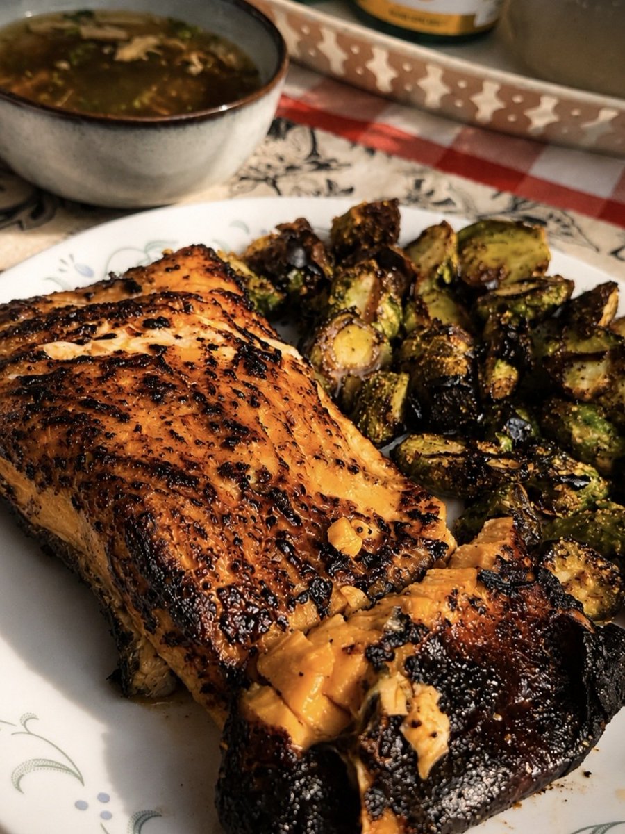CarlowMallow's tweet photo. This plate would easily cost ₱1,000+ at a restaurant. My air fryer charged me nothing. https://t.co/nnFQjmTjK5
