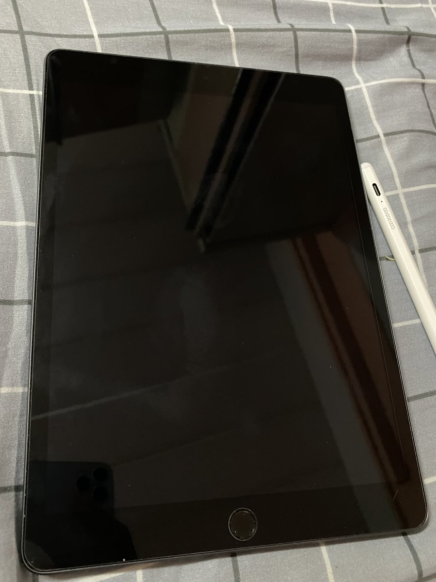 Sayhiyooo's tweet photo. @jajabon_ iPad gen9 Wi-Fi 64gb 5200 แถมปากกาgoojodoq ค่ะ ใช้ไม่ถึง2ปี รวมส่งค่ะ สภาพดีมากไม่ติดไอคราว https://t.co/L9HDGtMq9T