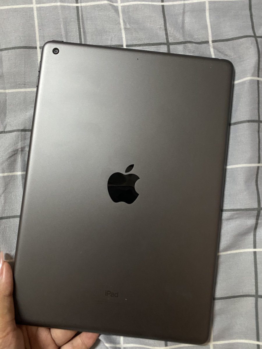 Sayhiyooo's tweet photo. @jajabon_ iPad gen9 Wi-Fi 64gb 5200 แถมปากกาgoojodoq ค่ะ ใช้ไม่ถึง2ปี รวมส่งค่ะ สภาพดีมากไม่ติดไอคราว https://t.co/L9HDGtMq9T