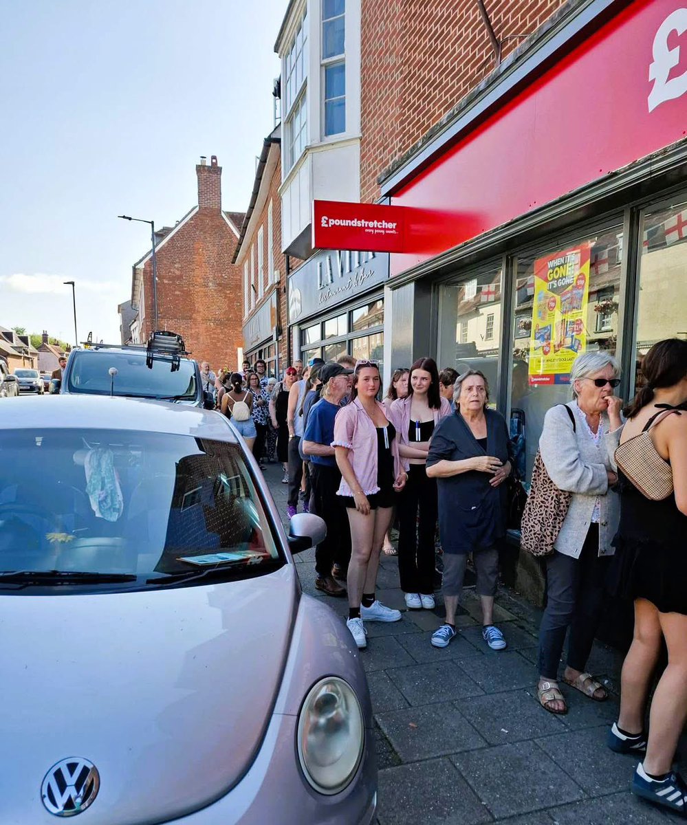 Poundstretcher1's tweet photo. BIG thanks to Blandford Forum for the lovely welcome this morning at our new store opening in the town ❤️ https://t.co/kjyFxppXpK