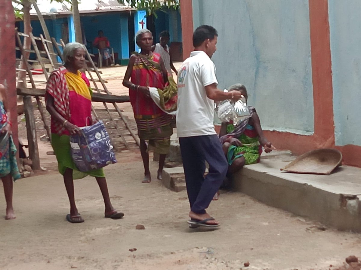 sathyasaiodisha's tweet photo. Loving Sairam..
With the Blessings of Bhagawan Sri Sathya Sai Baba, Nabarangpur Samithi of Nabarangpur district conducted Narayan Seva on 14th June 2026, by lovingly distributing cooked food packets to the residents of the Leprosy Colony.
#NarayanSeva
#Nabarangpur
-Media Team https://t.co/XGKkke5ONB