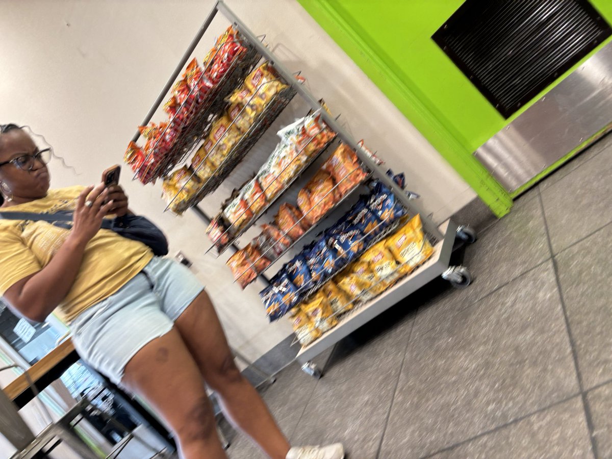 platinumpipee's tweet photo. #creepshot #candid #grope https://t.co/UyCenTJqMY