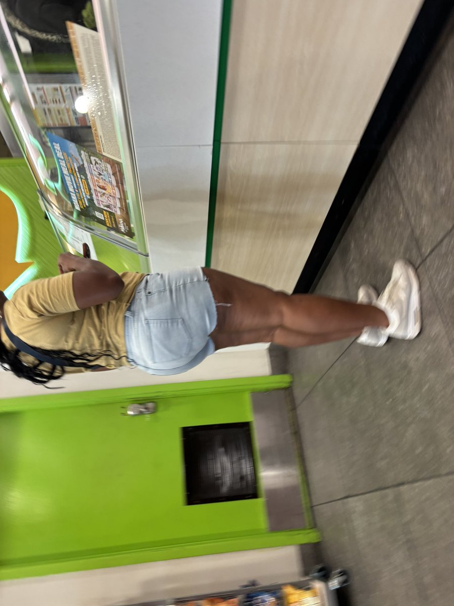platinumpipee's tweet photo. #creepshot #candid #grope https://t.co/UyCenTJqMY