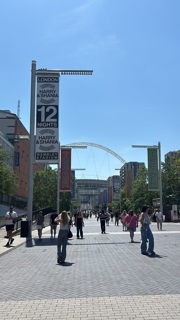 ittyfittyjules's tweet photo. Wembley❤️ https://t.co/RftrziHX6q