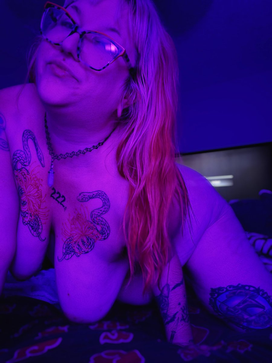 hexedbyfae's tweet photo. I see you; being needy 😏 https://t.co/7cBkCAijzd