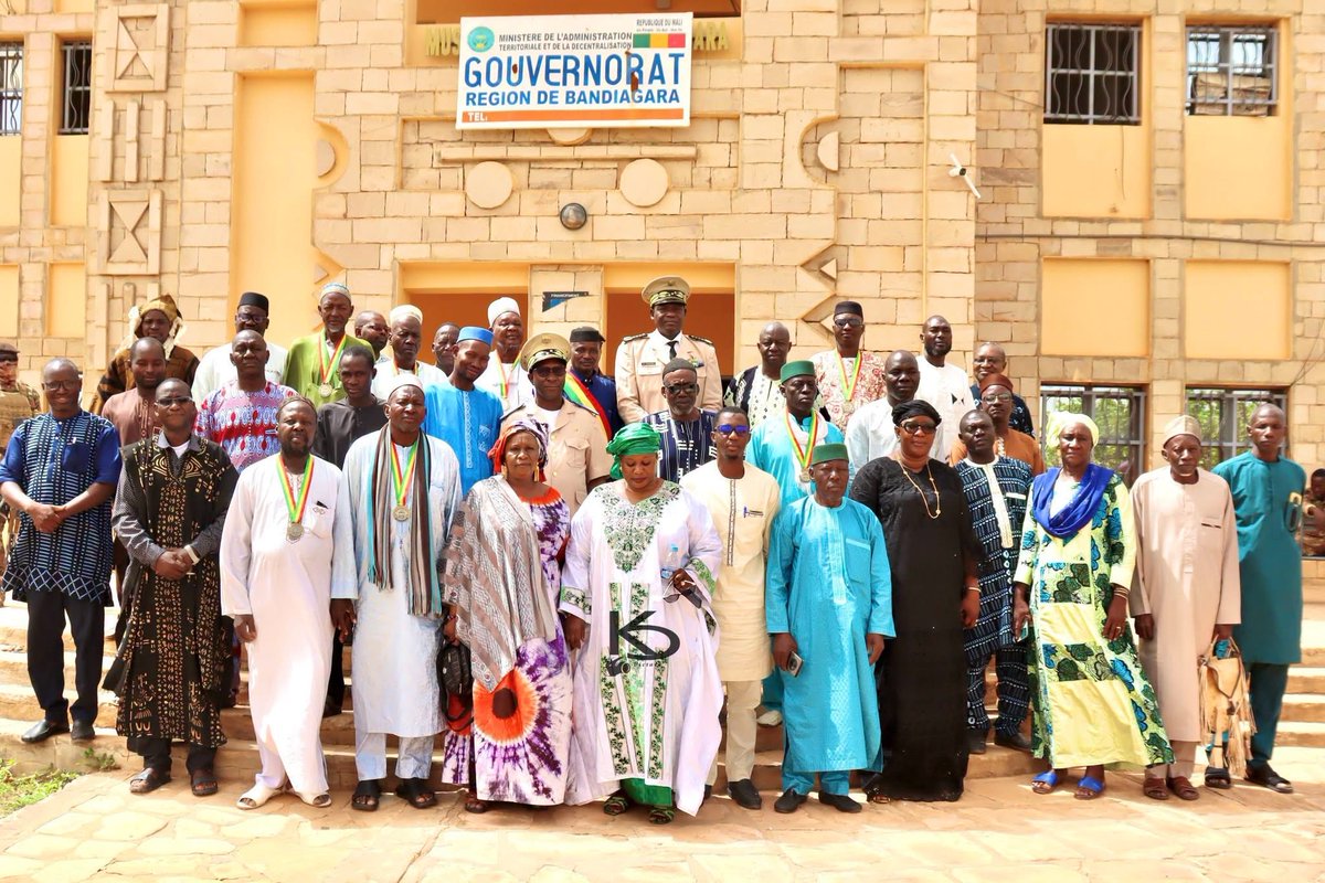 kagne_com's tweet photo. #Célébration  de la #journée  du #patrimoine  #culturel  2026 à #Bandiagara 

Sous la présidence du Colonel-major Olivier Diassana, gouverneur de la région, la salle du gouvernorat a accueilli, ce jeudi 18 juin 2026, la #communauté_locale_et_les_acteurs_institutionnels https://t.co/vu4lR0ZOIX
