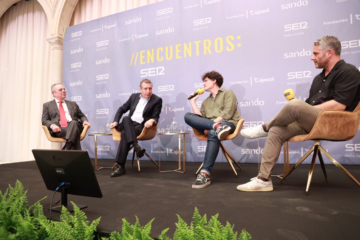 JFdezdelosRios's tweet photo. Hoy hemos estado en los Encuentros SER de @RadioSevilla, conducidos por Salomón Hachuel, compartiendo  reflexiones sobre los retos que van a definir el futuro de Sevilla y su provincia: vivienda, movilidad, infraestructuras, carreteras y el desafío demográfico.

Retos grandes que exigen una visión metropolitana, con respuestas a la altura, con coordinación y políticas públicas que no dejen a nadie atrás.