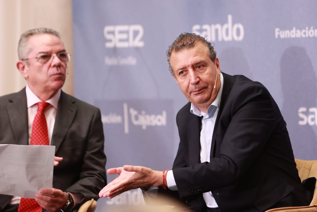 JFdezdelosRios's tweet photo. Hoy hemos estado en los Encuentros SER de @RadioSevilla, conducidos por Salomón Hachuel, compartiendo  reflexiones sobre los retos que van a definir el futuro de Sevilla y su provincia: vivienda, movilidad, infraestructuras, carreteras y el desafío demográfico.

Retos grandes que exigen una visión metropolitana, con respuestas a la altura, con coordinación y políticas públicas que no dejen a nadie atrás.